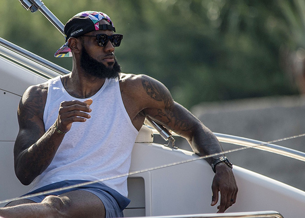 尤其在角球 尤其在角球